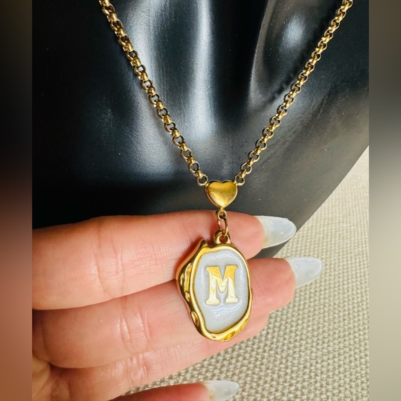 ✨BEAUTIFUL GOLD INITIAL NECKLACE 3D STYLE✨ - Picture 3 of 4